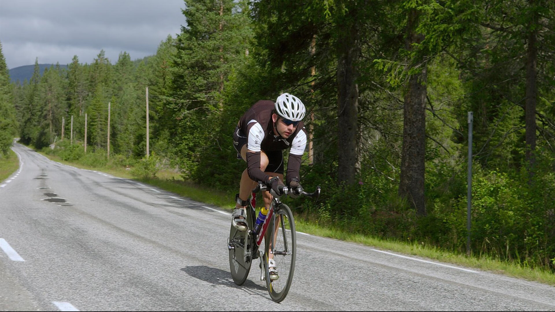 步行者击败雄鹿，关键一役中哈利伯顿三分雨不断，哈利伯顿球鞋
