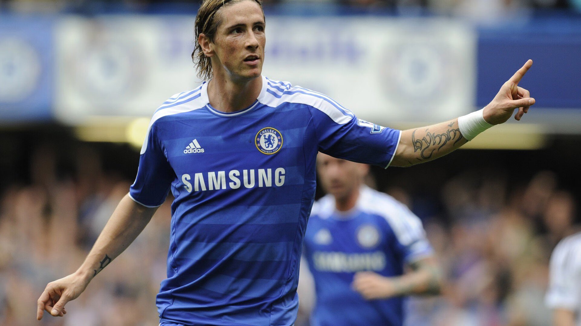 “中超赛季首轮火爆开幕,豪门争夺激烈”,中超阶段比赛