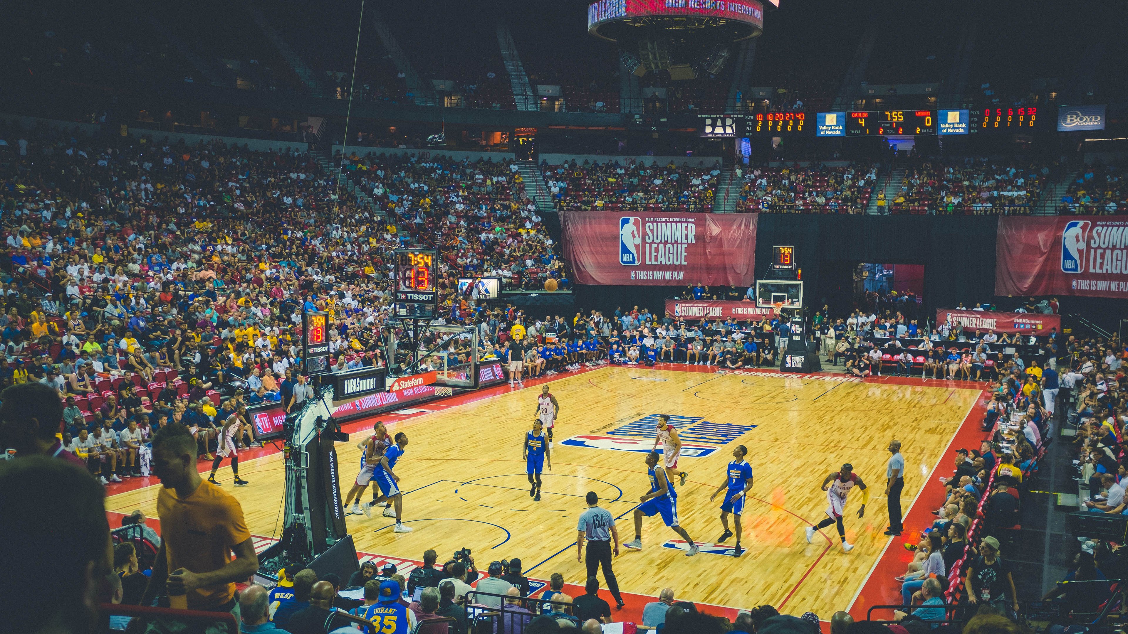 太阳快船角逐，球场上风起云涌引人瞩目，太阳快船几比几了